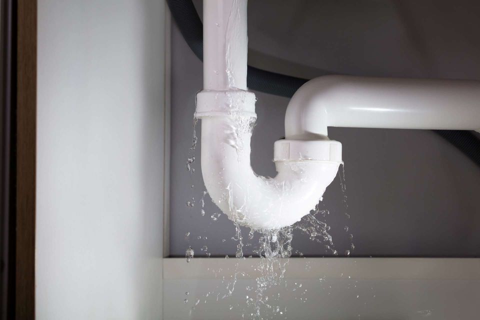 5 простых способов найти скрытые утечки воды в вашем доме